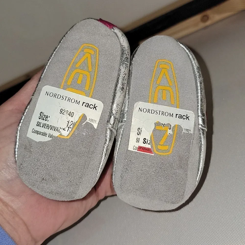 New KEEN Walker Metallic Shoes Lightweight Super Cute Soft Soles Size 12 months